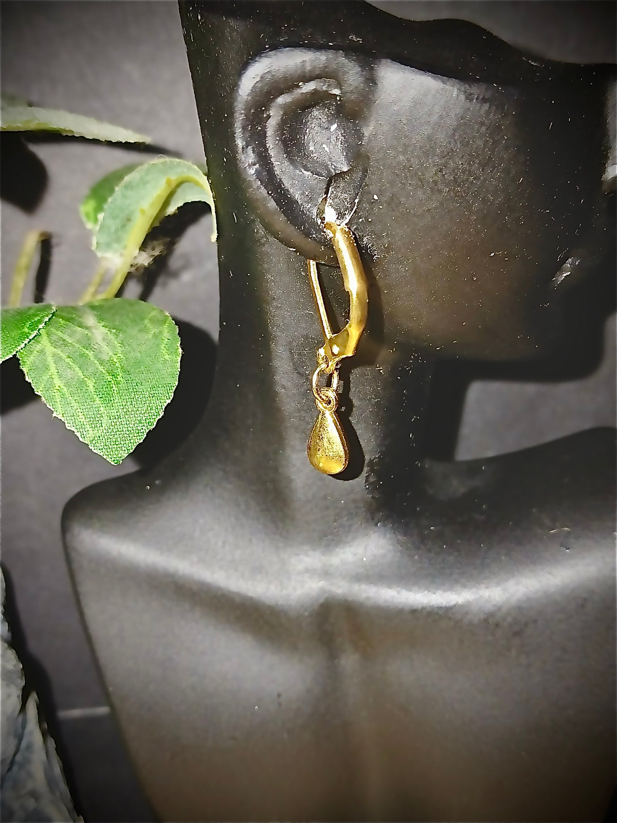Boucle d’oreille Goutte d’Or – Grâce & Éclat