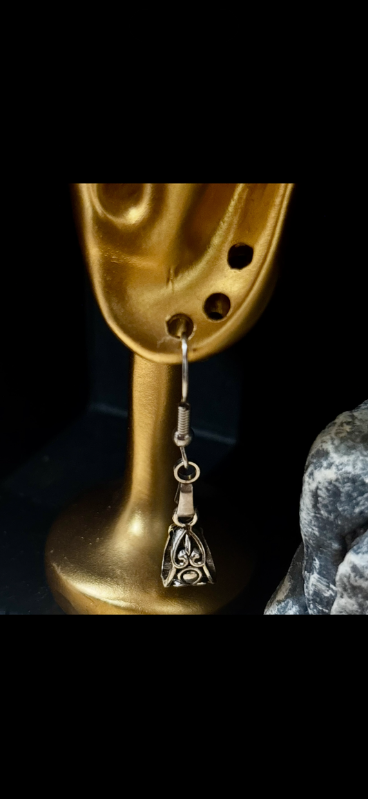 Boucle d’oreille Ornement Ancien – Élégance & Mystère